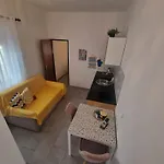 شقة Delminium