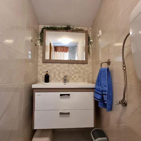 Delminium Apartman Vir
