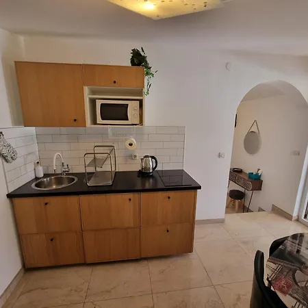 Delminium Apartman Vir