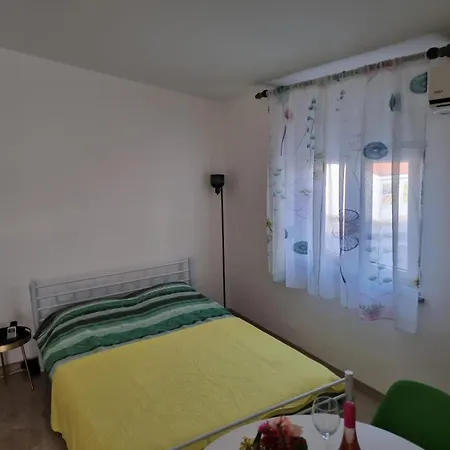 Delminium Apartman Vir