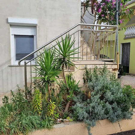 Delminium Apartment Vir