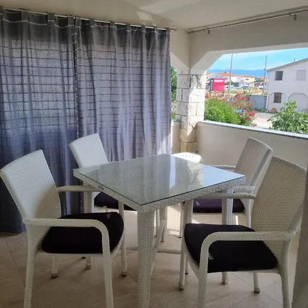 Delminium Apartment *