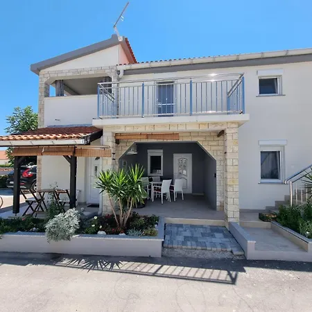 Delminium Apartment *