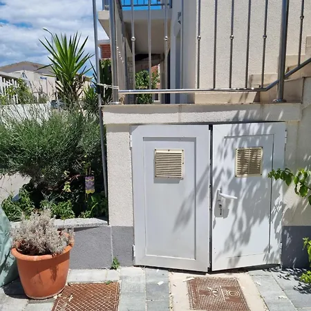 Delminium Apartment Vir