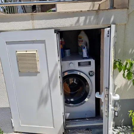 Delminium Apartment Vir