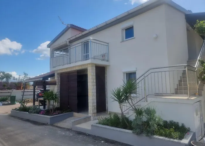 Apartament Delminium *